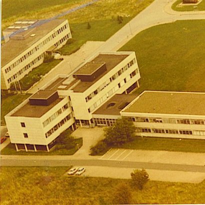 Altes Luftbild des IEE Institutsgebäudes