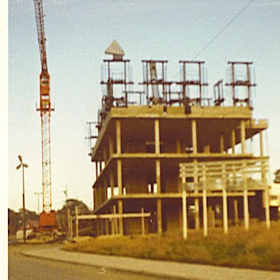 Bau und Erweiterung des Gebäudes des IEE-Instituts